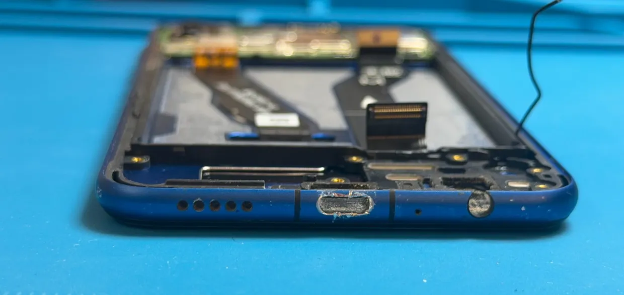 Ladebuchse Reparatur - Professionelle Hilfe Balingen